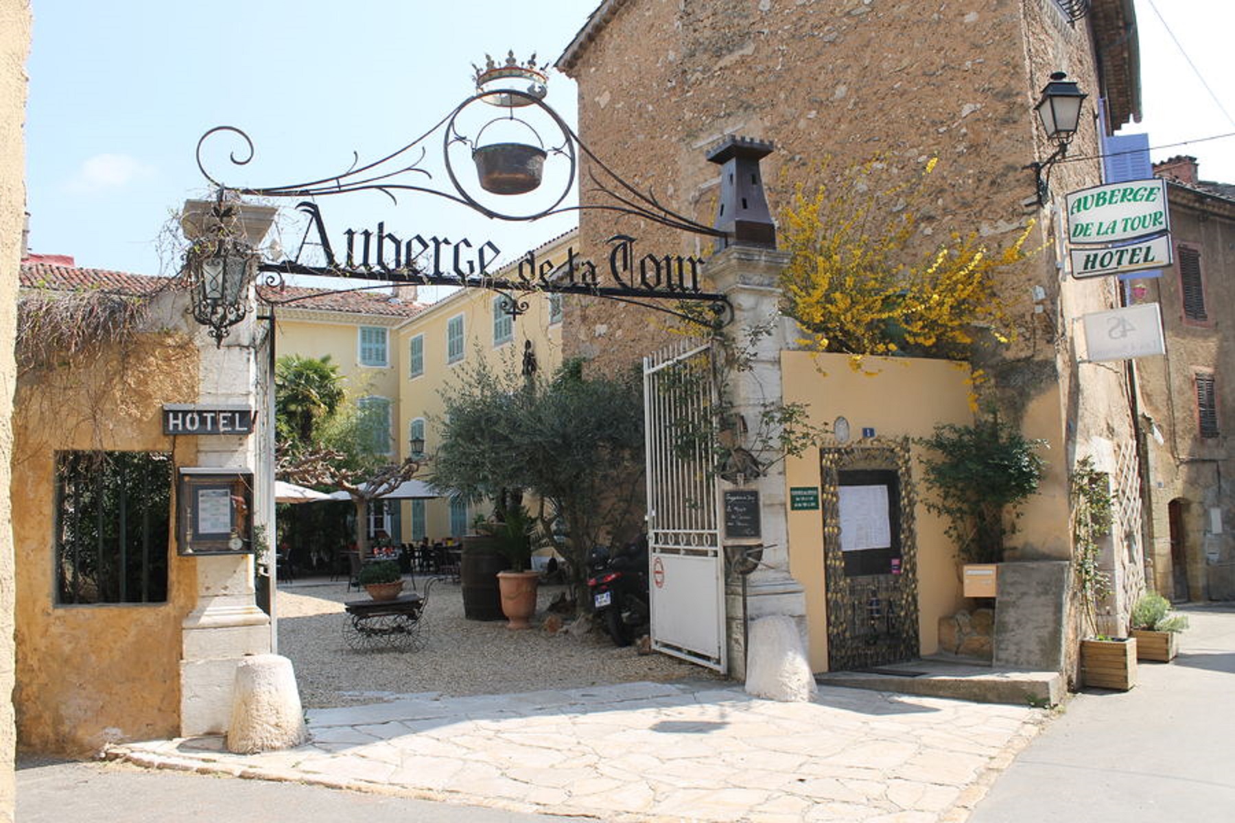 Extérieur - Auberge de la Tour