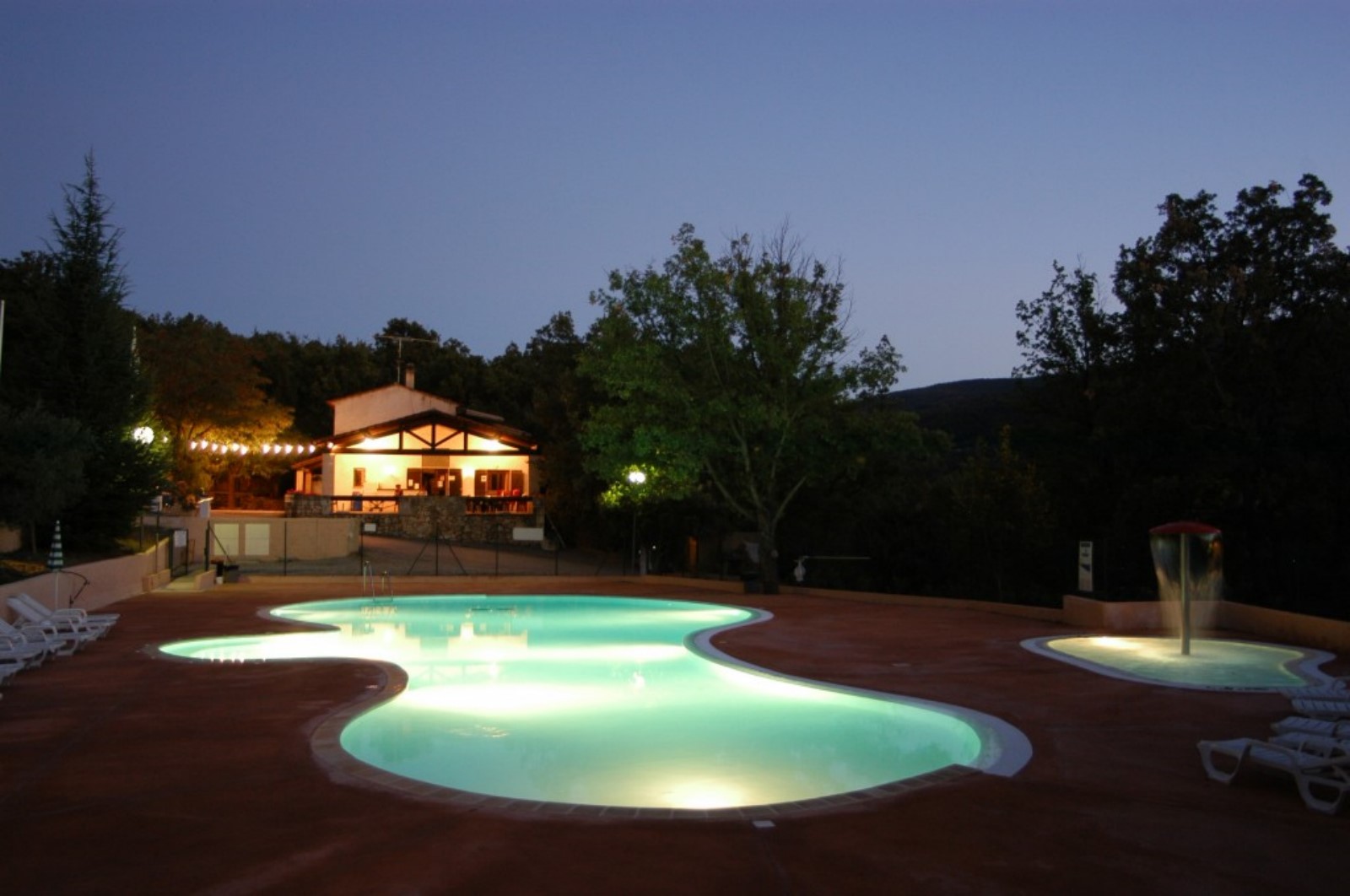 La piscine by night - Le Clos de Barbey