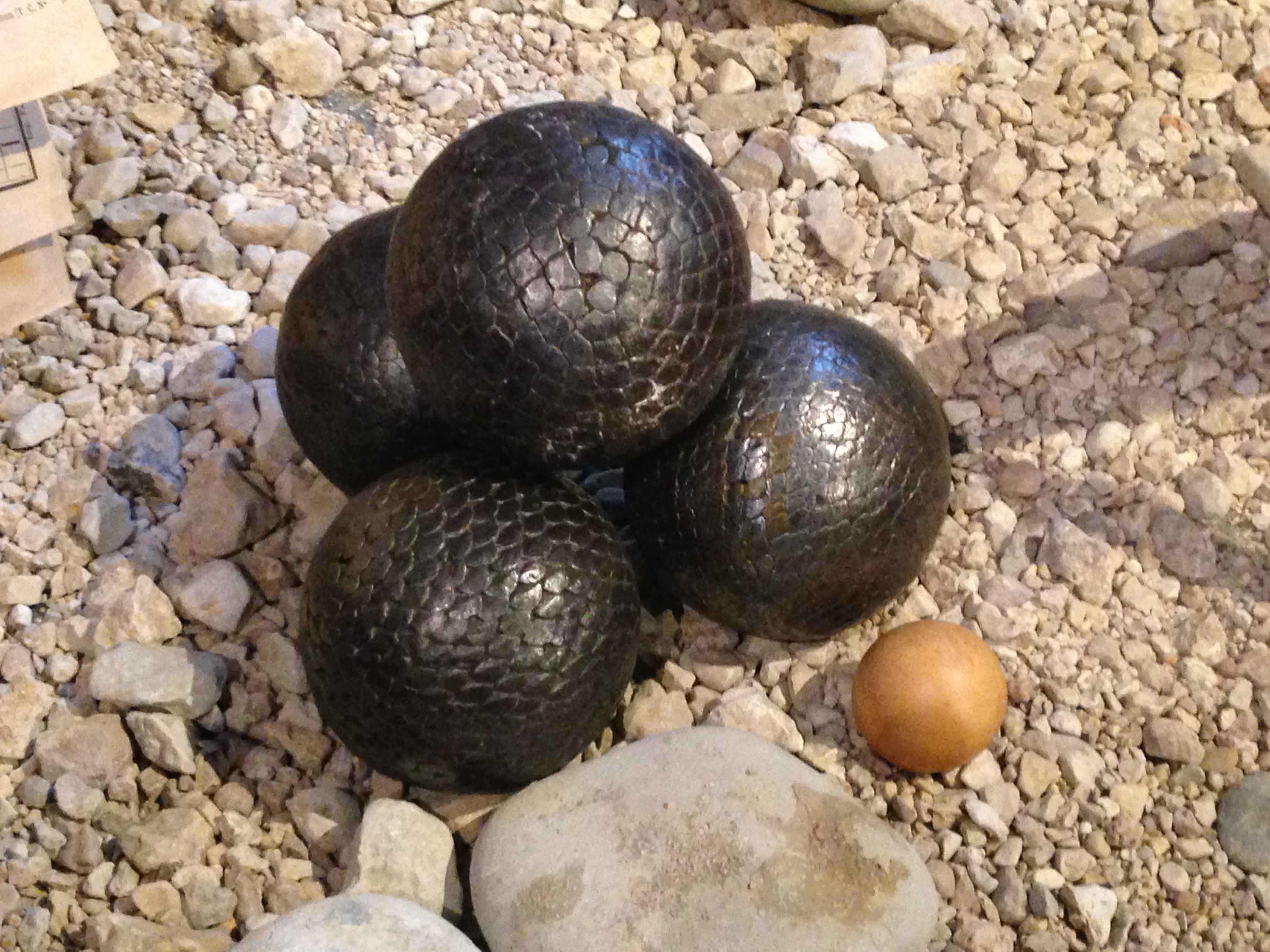 Boules cloutées - Musée des tourneurs sur bois