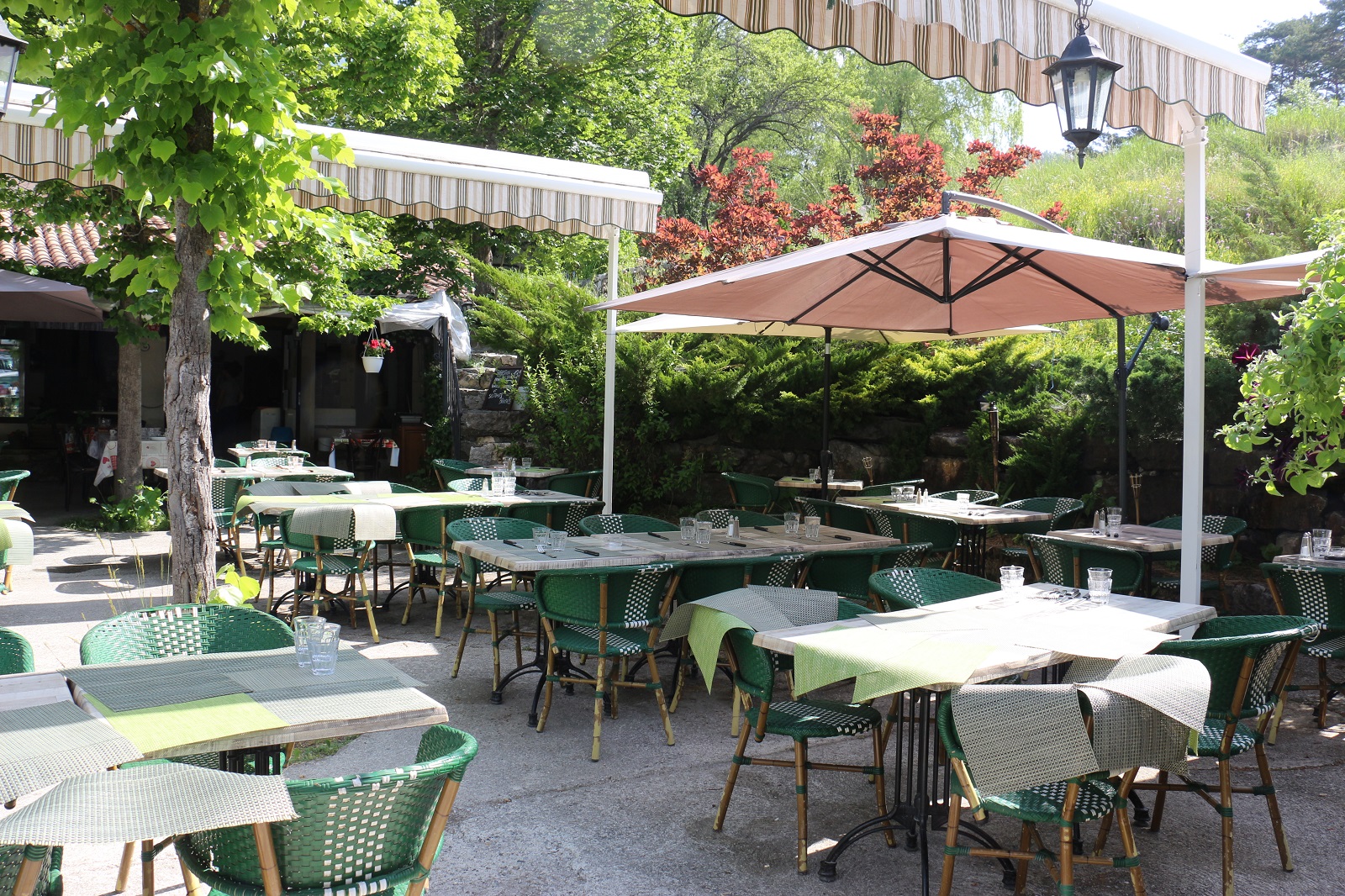 Terrasse extérieure - Restaurant Moulin de Soleils