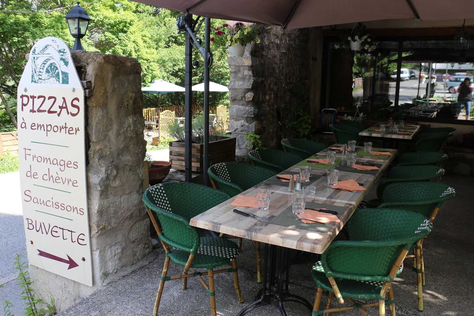 Terrasse ombragée - Restaurant Moulin de Soleils