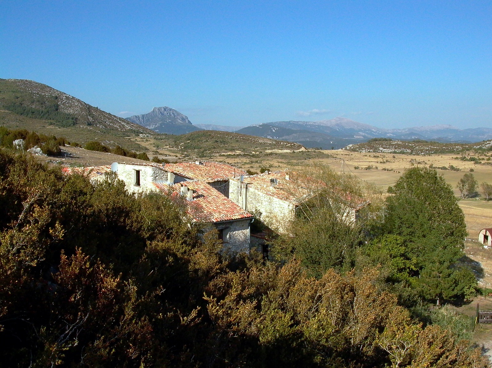 Le hameau - Commanderie de St Maymes