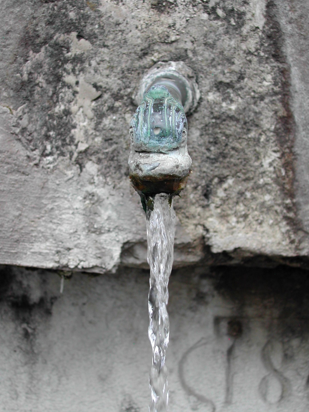 Canon de distribution - Fontaine et lavoir du plus bas village