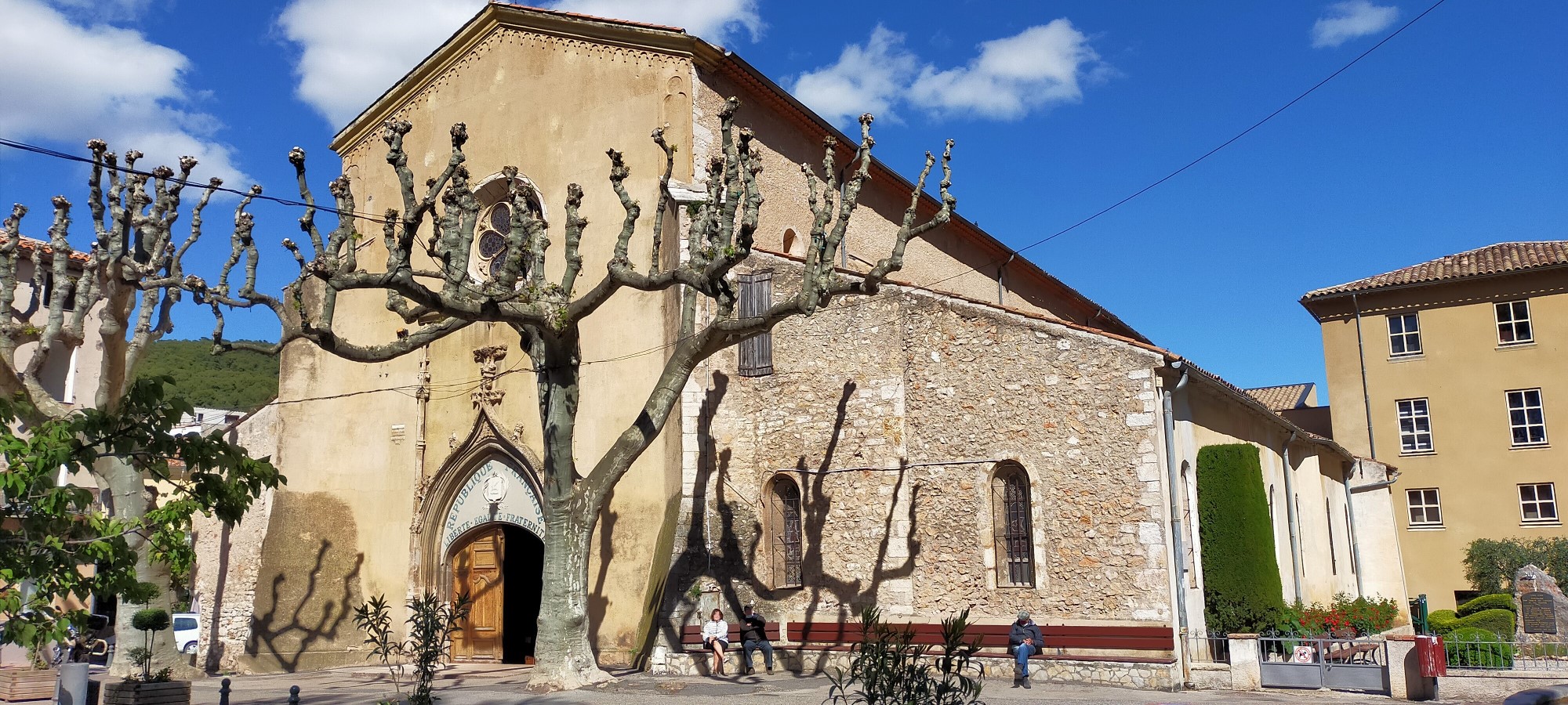 Vue extérieure - Collégiale Saint Pancrace