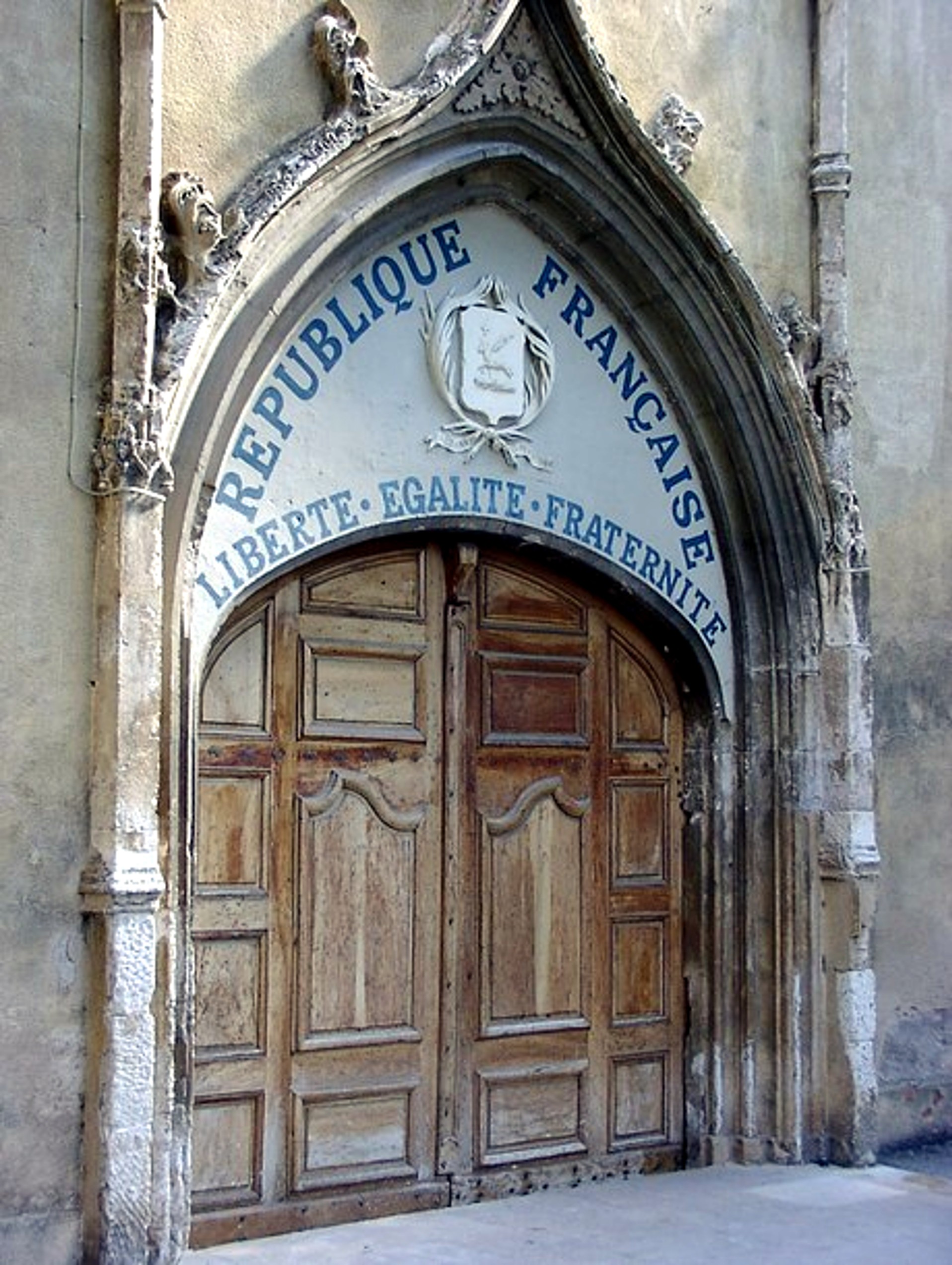 Portail - Collégiale Saint Pancrace