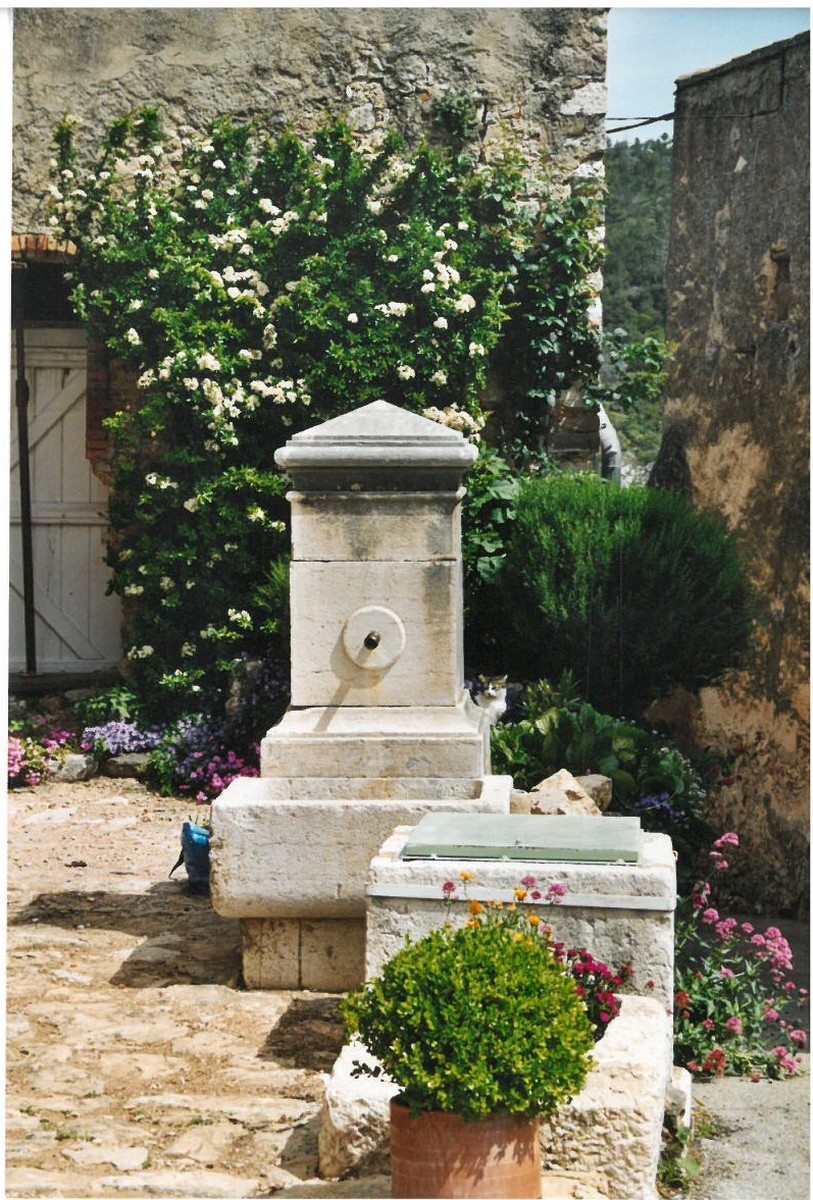 Citerne et sa fontaine - Moissac-Bellevue