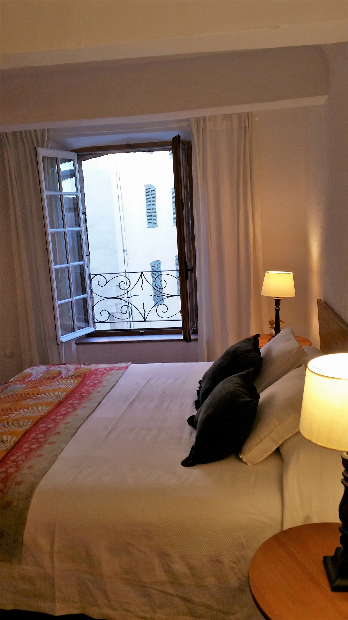 chambre blanche - Ana's Guest House