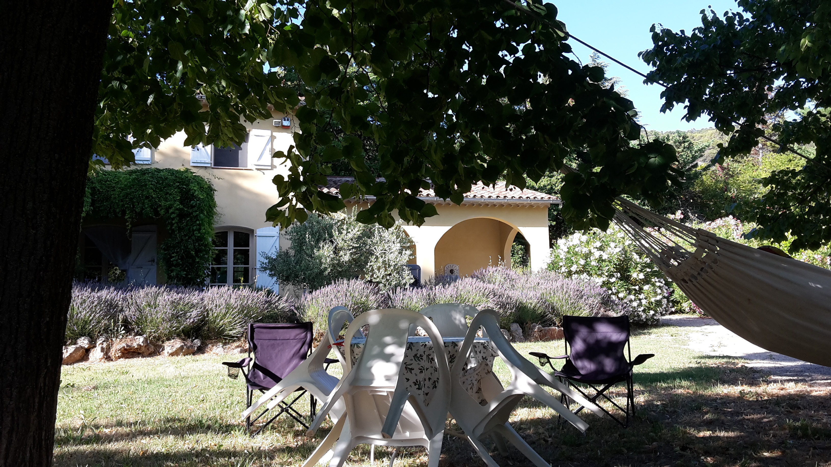 Vue jardin et maison - Comme a la maison