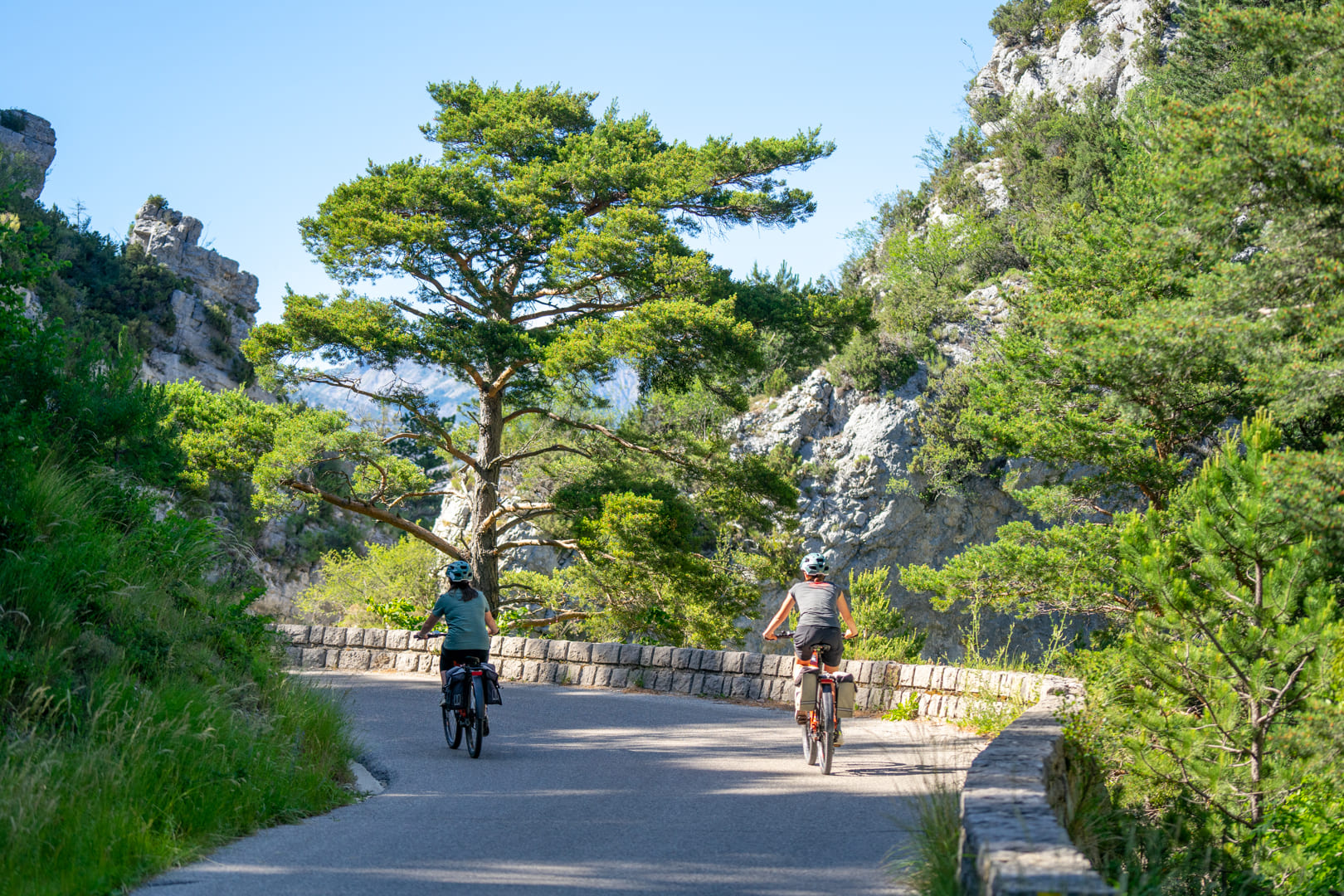 Au détour d'un virage - Tour du Verdon à vélo