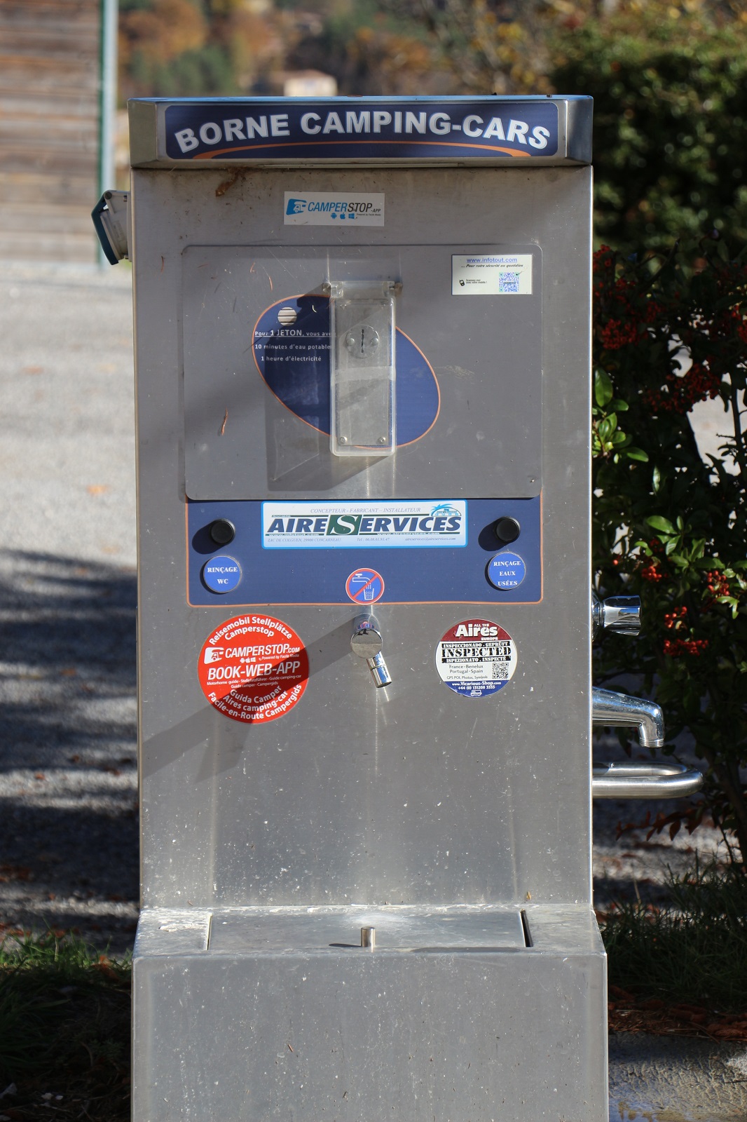 Borne de services - Aire de Camping Car
