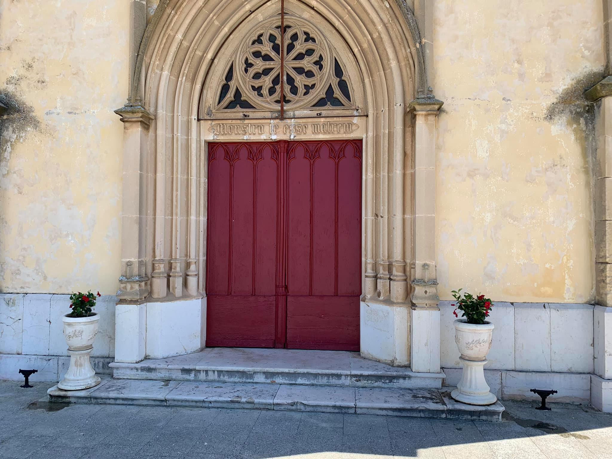 Porte d'entrée de la Chapelle Notre-Dame de la Délivrance - Chapelle Notre-Dame de la Délivrance