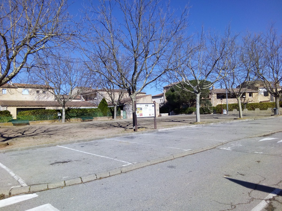 Photo Parking Avenue de Bocouenne - côté école