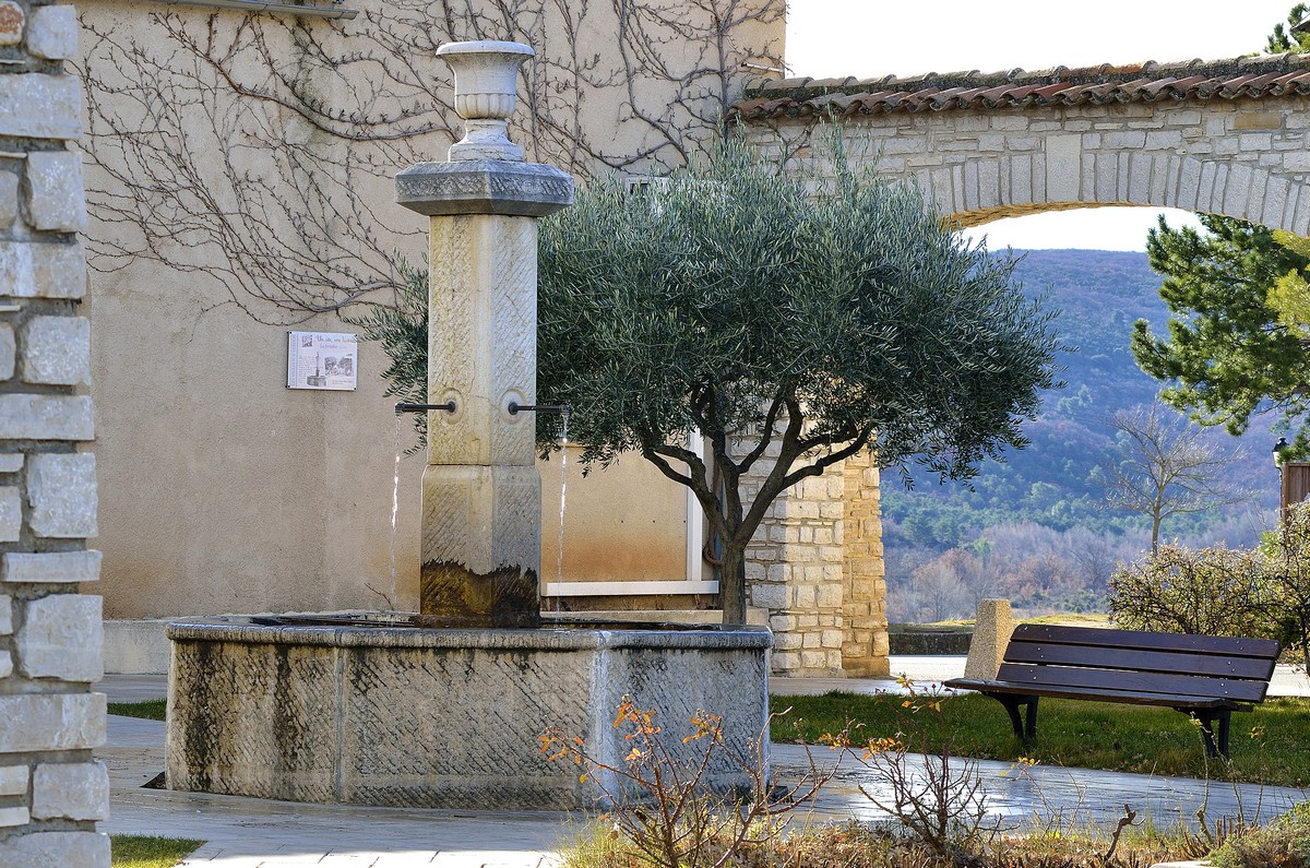 Dans son cadre actuel - Fontaine octogonale