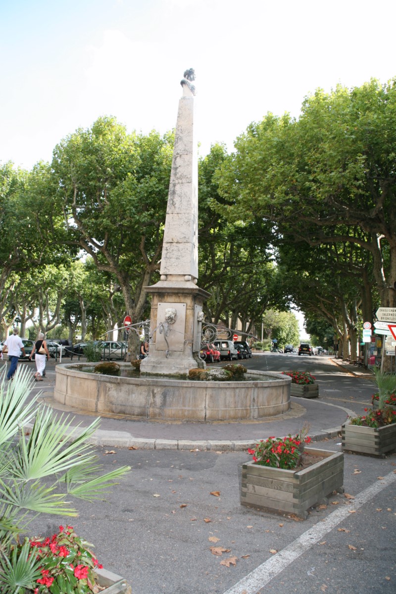 Fontaine Charles de Gaulle - Aups