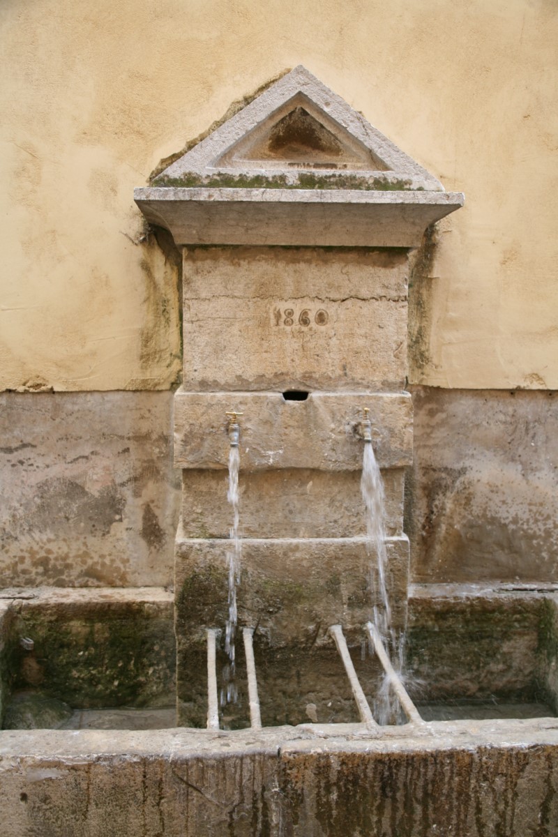 Lavoir-fontaine rue Pontillac - Aups