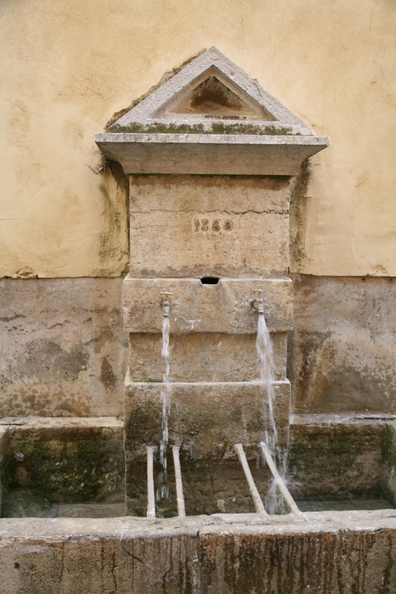 Détail Lavoir-fontaine rue Pontillac - Aups - Lavoir-fontaine rue Pontillac - Aups