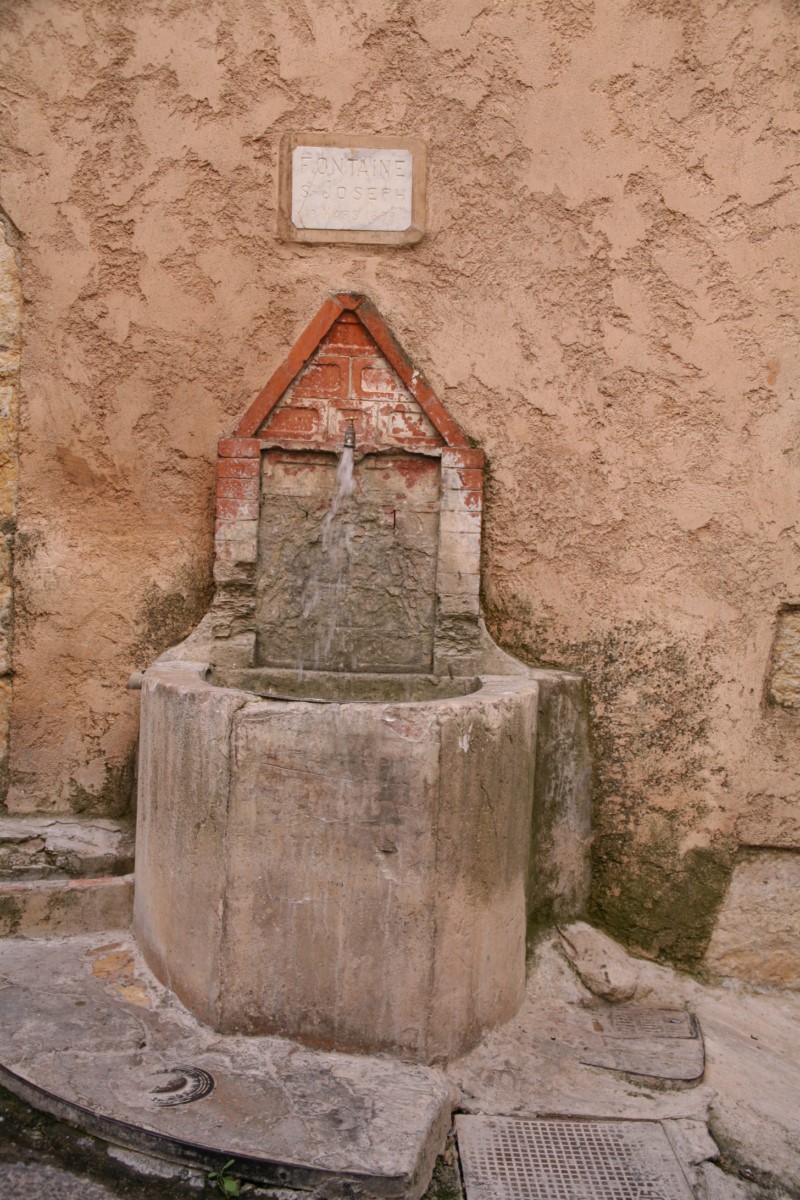 Fontaine de l'Eperon - Fontaine de l'Eperon