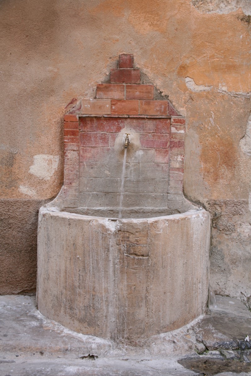 Fontaine rue des Barrins - Aups - Fontaine rue des Barrins - Aups