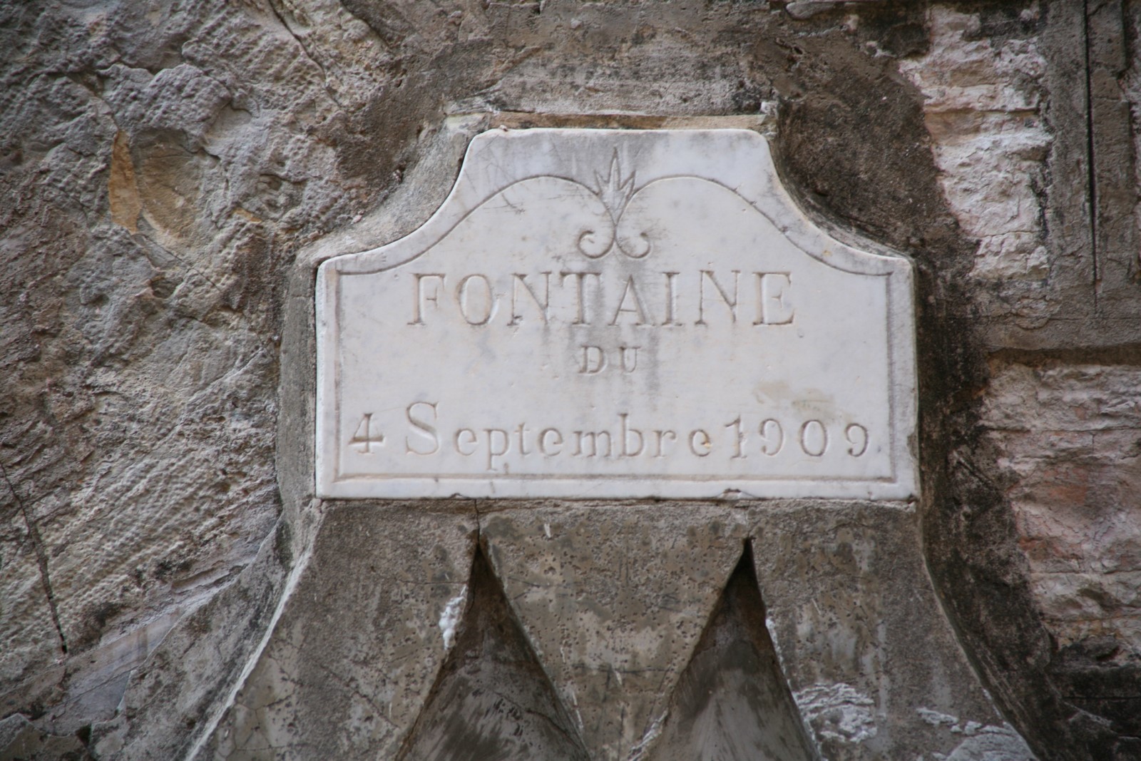 Détail fontaine rue de l'Hôpital Vieux - Aups - Fontaine rue de l'Hôpital Vieux - Aups