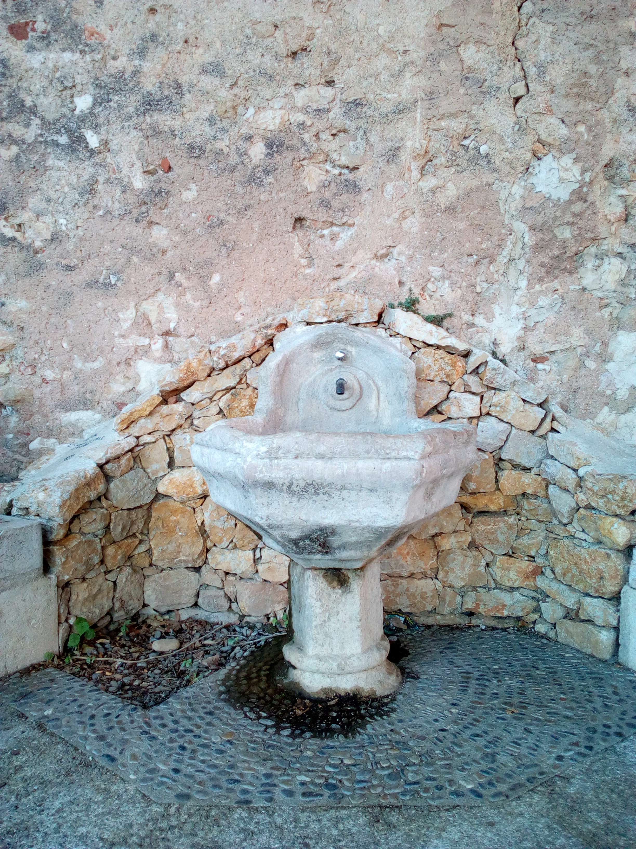 Fontaine place Hôpital Royal - Aups