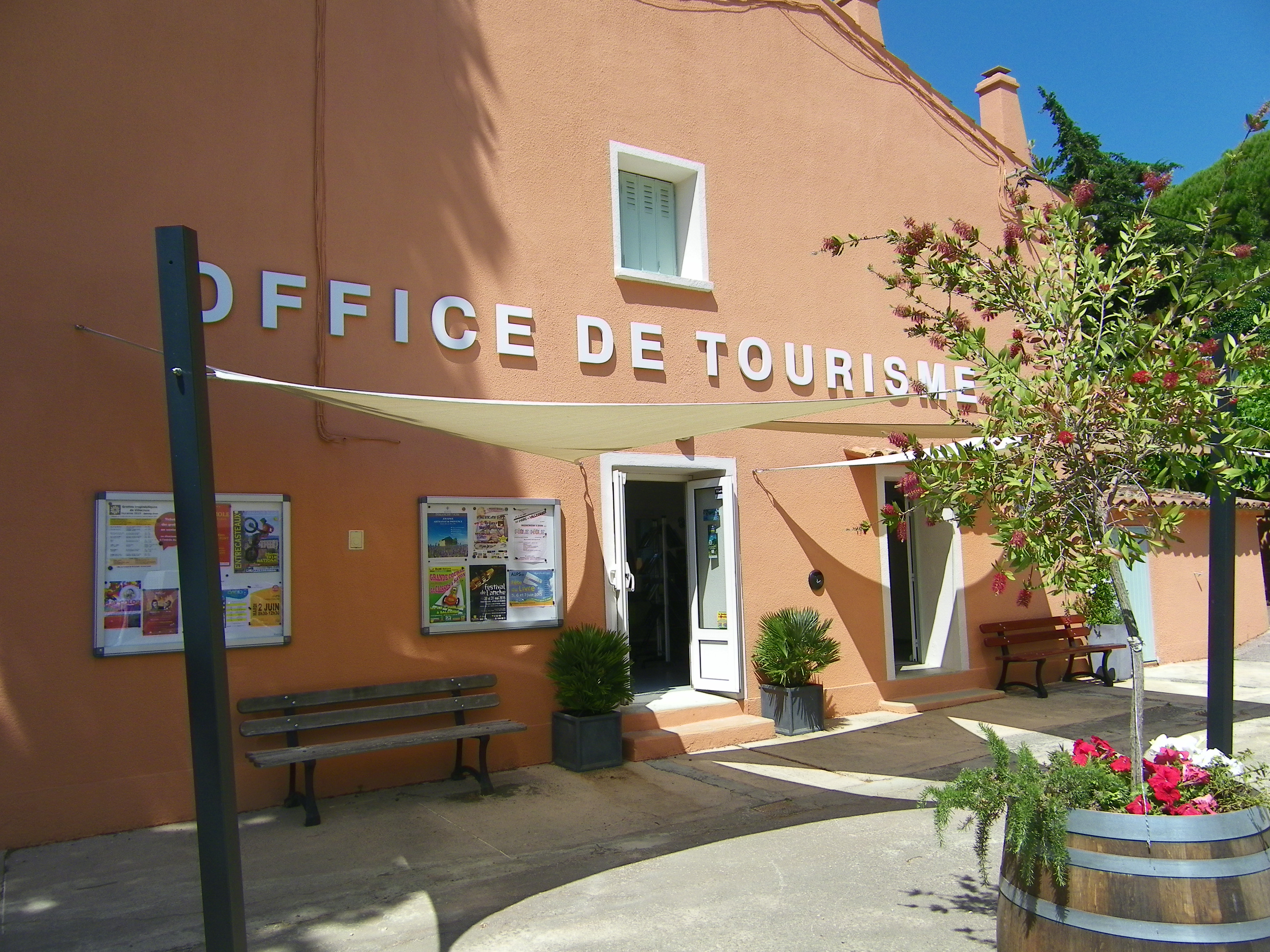 Parvis - Bureau d'Information Touristique de Villecroze