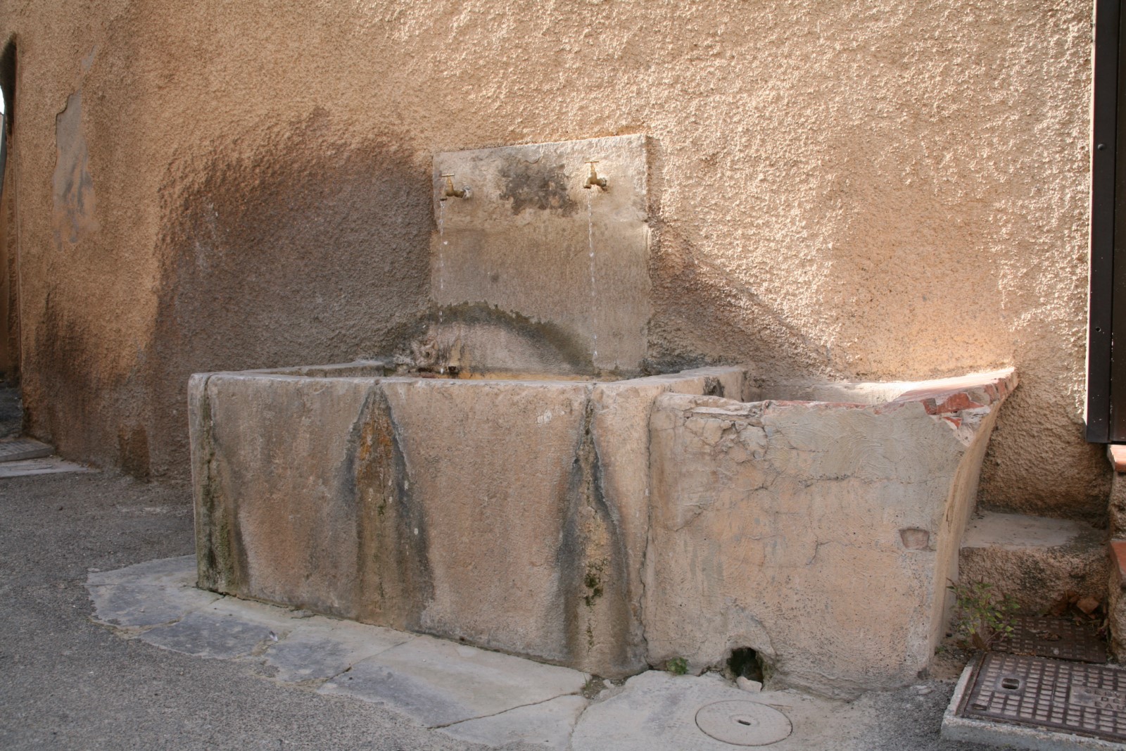 Fontaine-lavoir rue Fontette