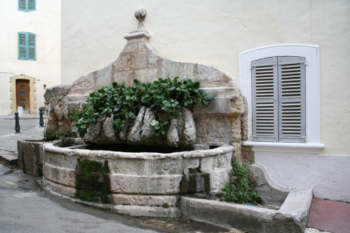 Fontaine - Rue Foch