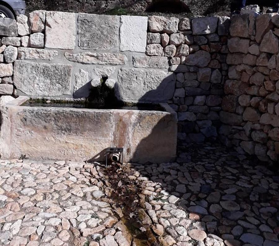 Fontaine et lavoir de Font Castellan