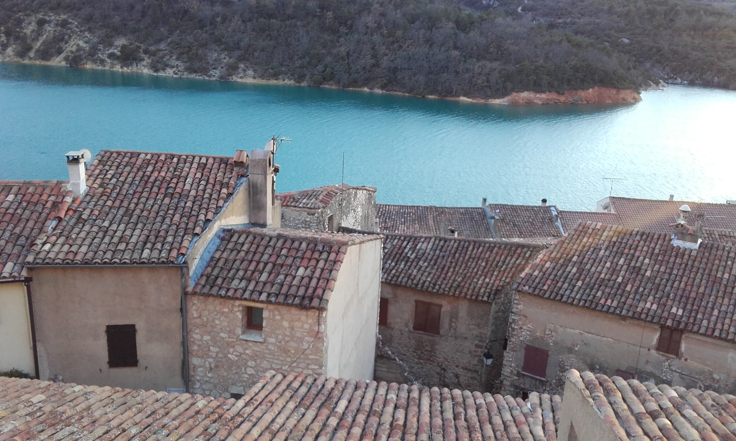 Toits et lac - Panorama