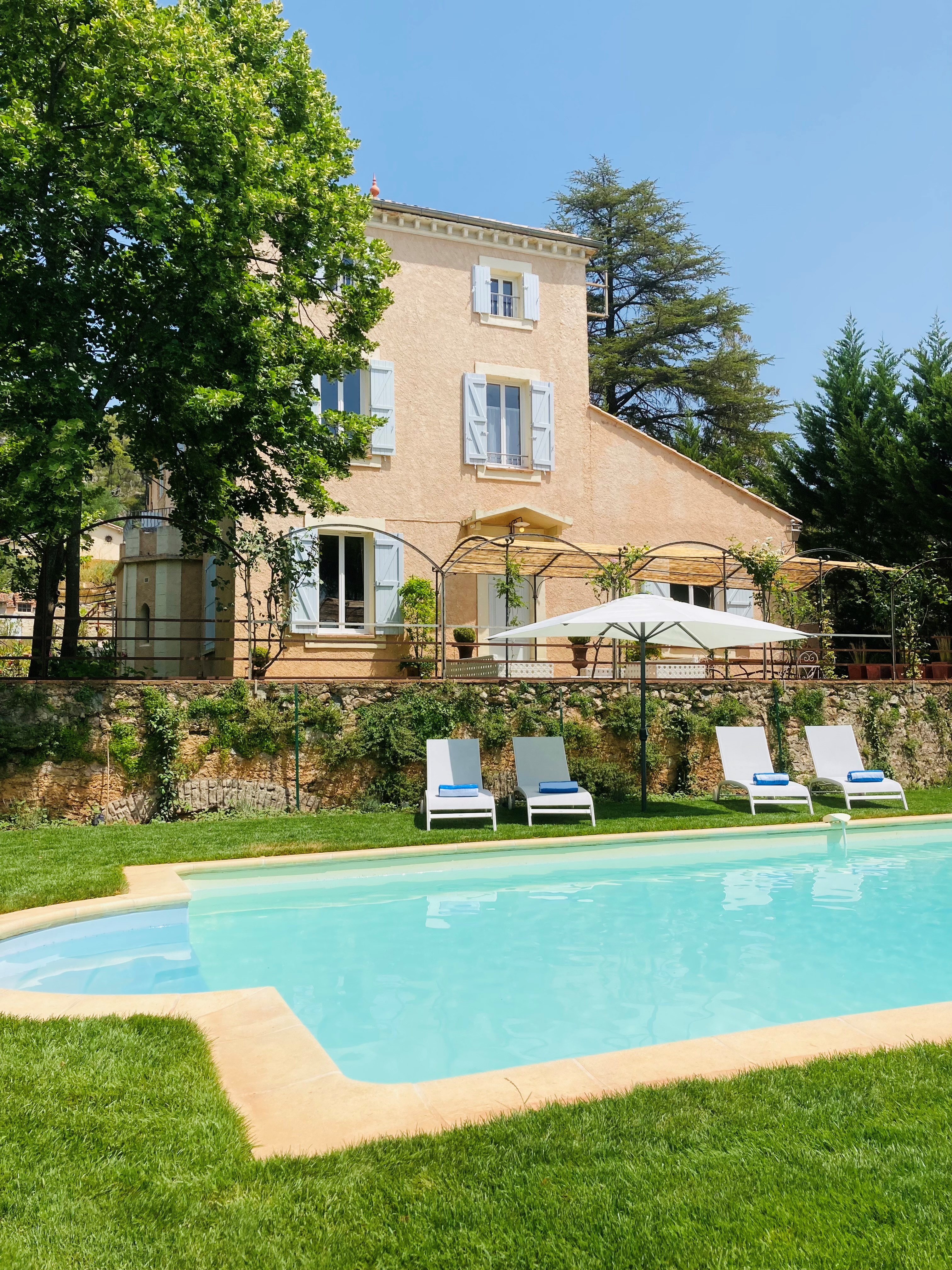 piscine + façade - La Bastide