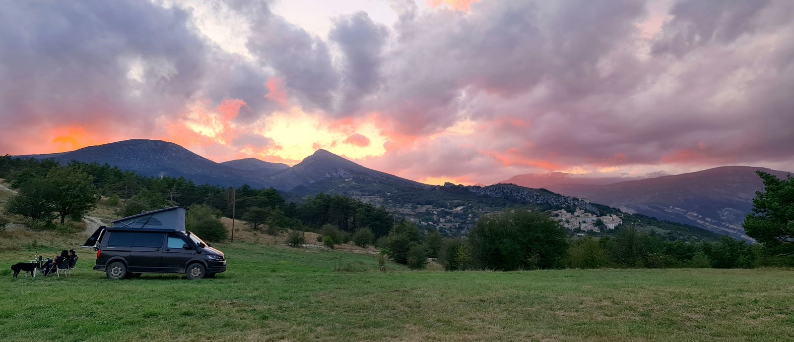 Couché de soleil sur la montagne - Camping à la Ferme 