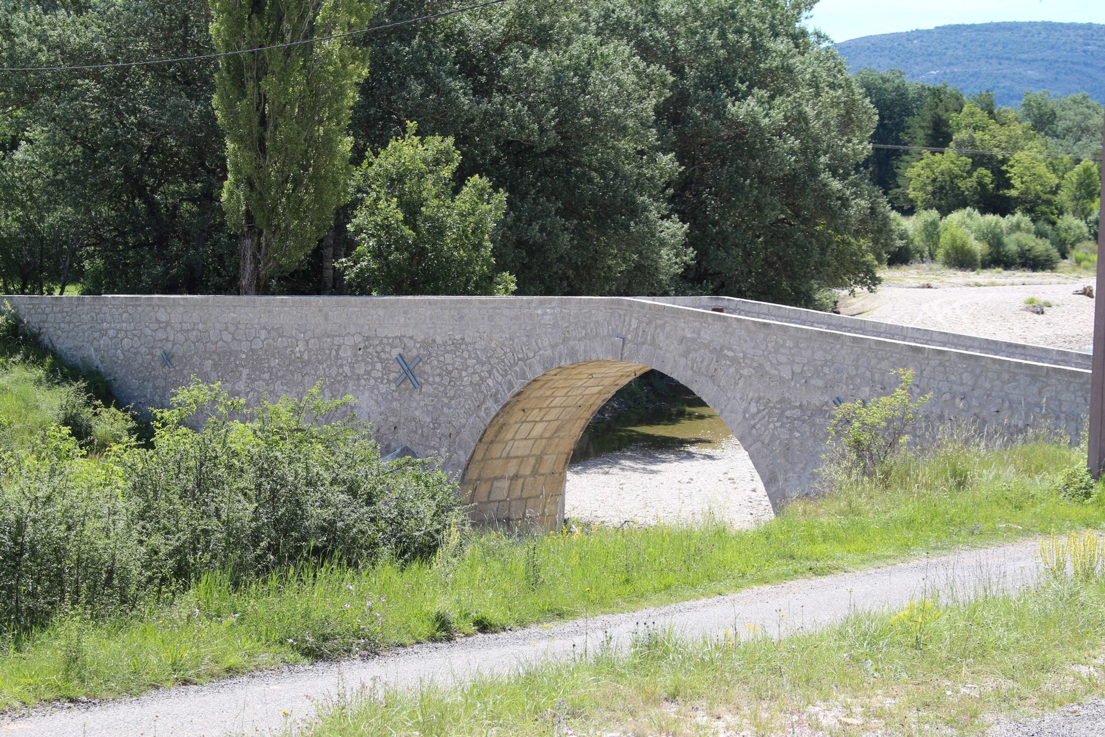Vue latérale - Pont de Trigance
