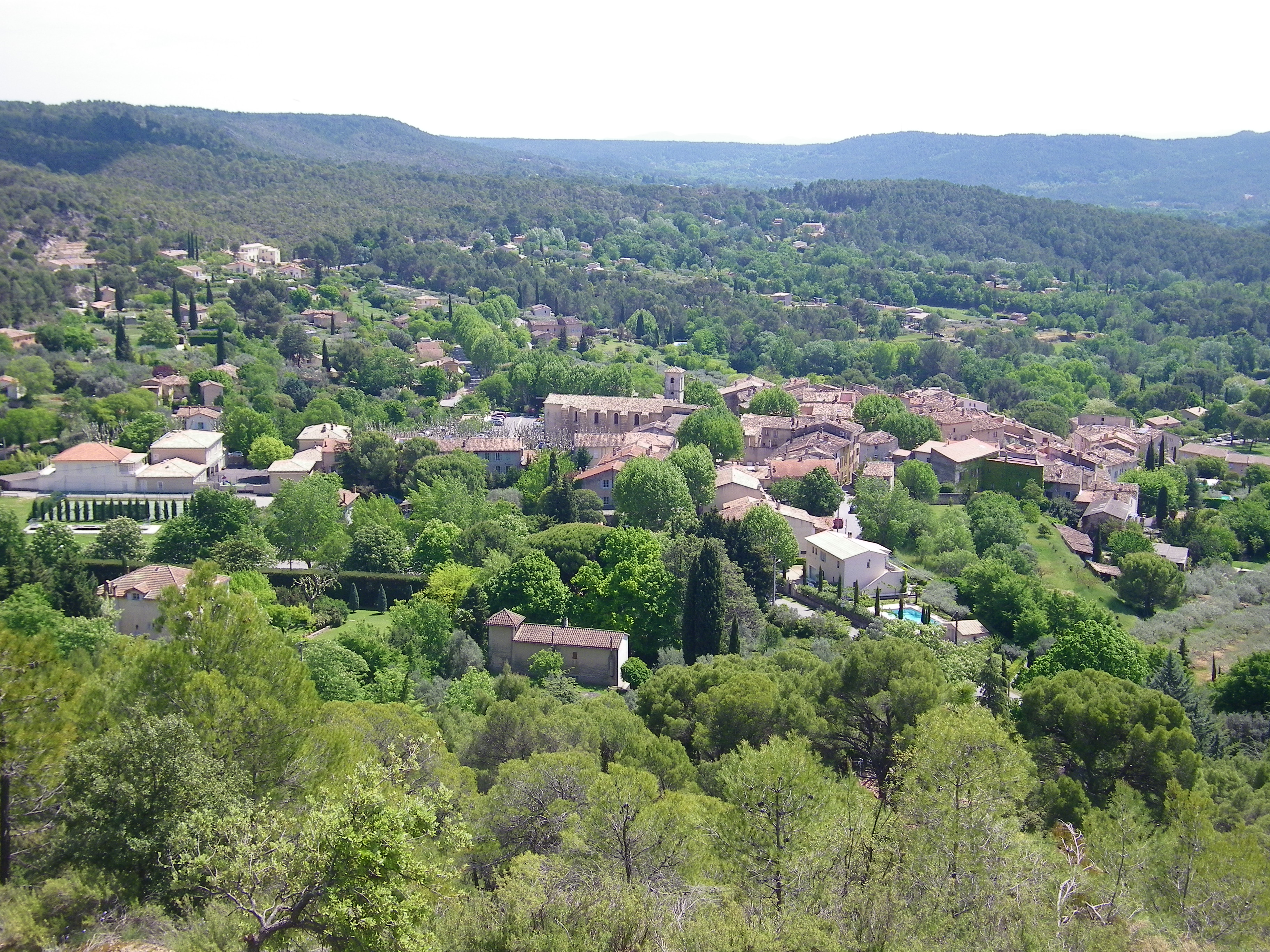 Vue sur le village de Villecroze - Voie romaine