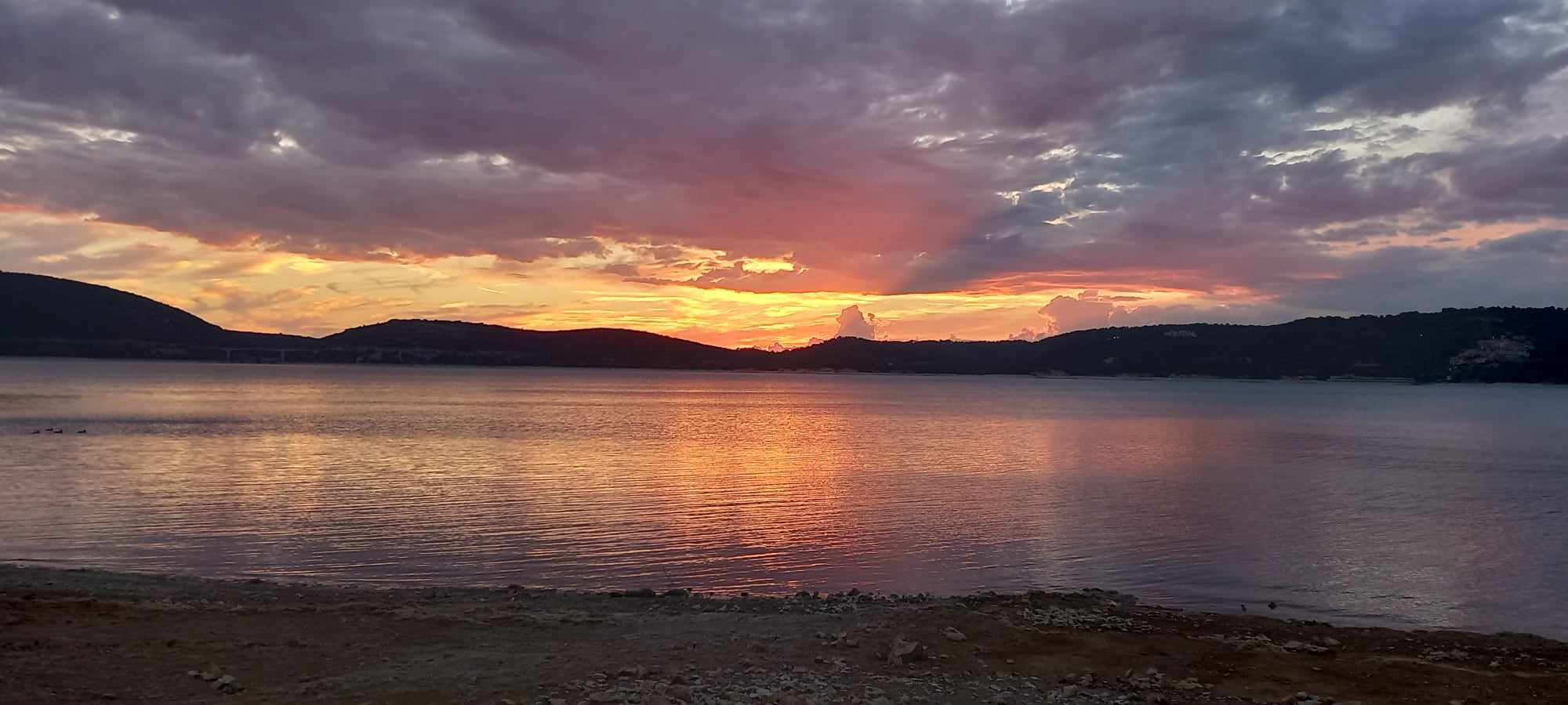 Coucher de soleil sur le barrage - Piste des Chaumets