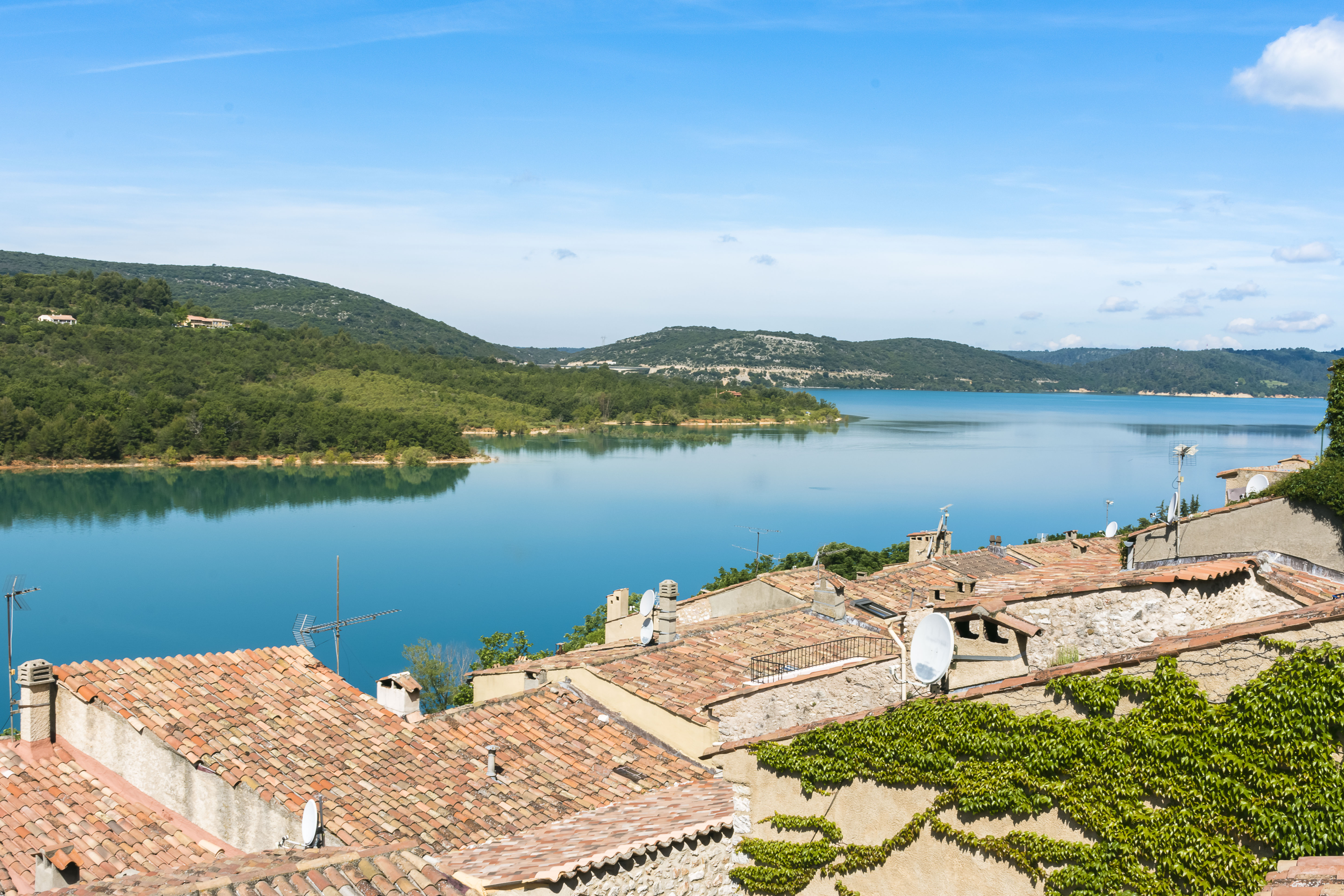 Vue sur le lac - Sentier de Véris