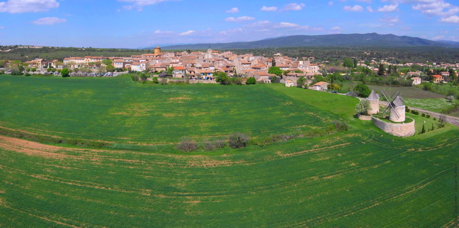 Vue panoramique du village - Régusse