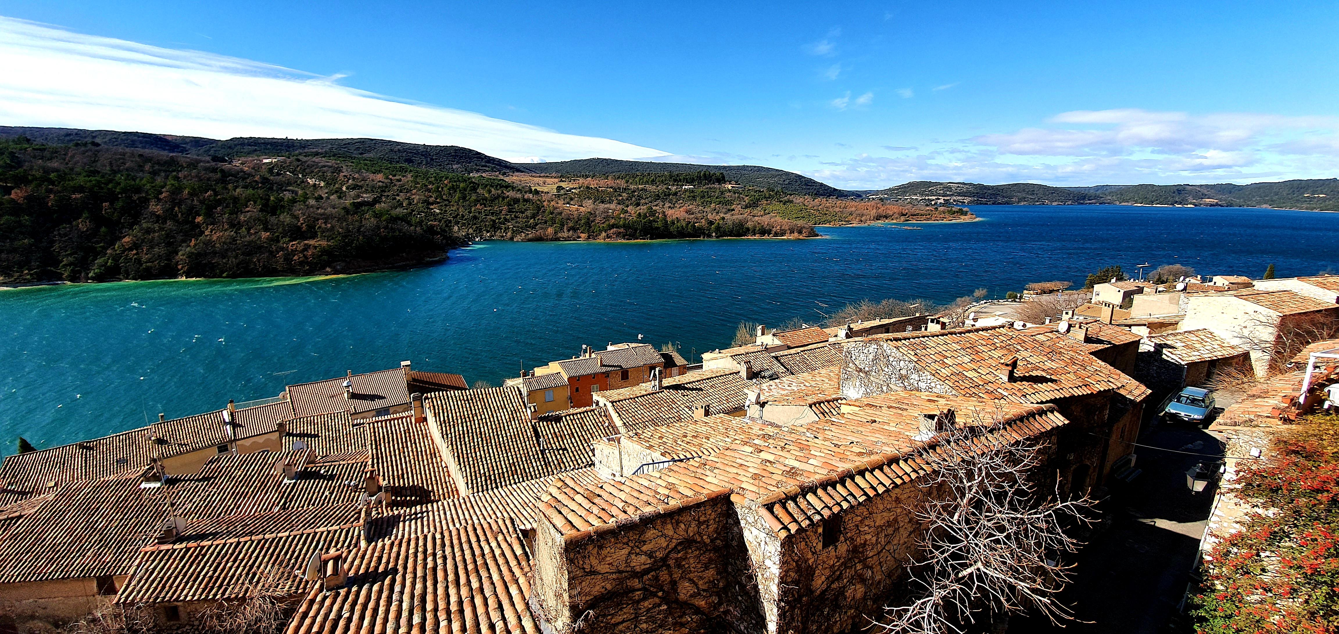 Vue sur les toits de Bauduen - Gorge de Caletty