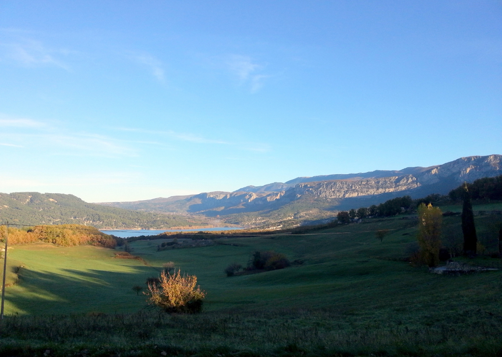 Vue sur le lac de Sainte-Croix - Boucle entre Les Salles et Aiguines
