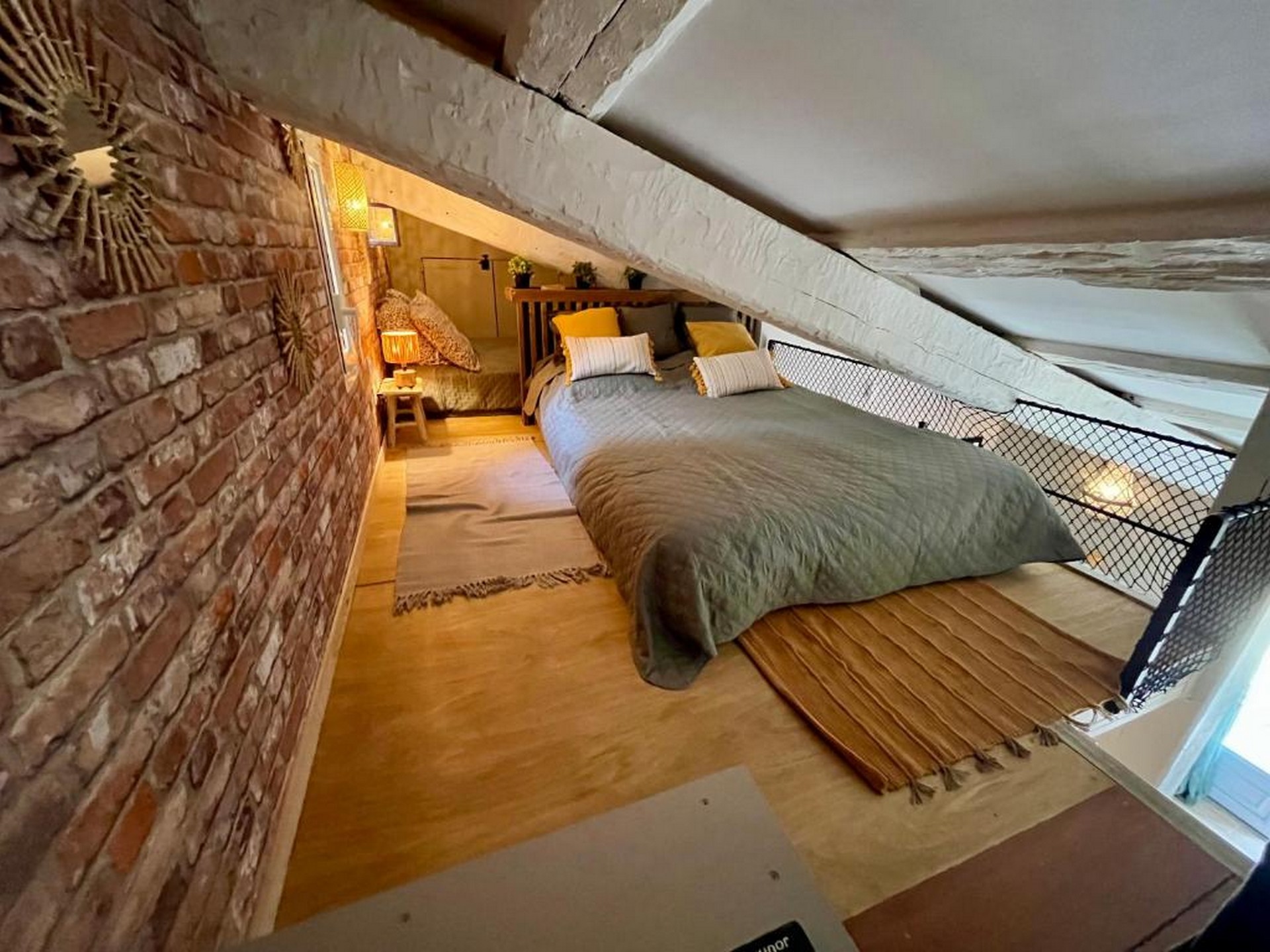 Couchage mezzanine - Chez Eddy et Caro : Gîte La Bohème_Trigance