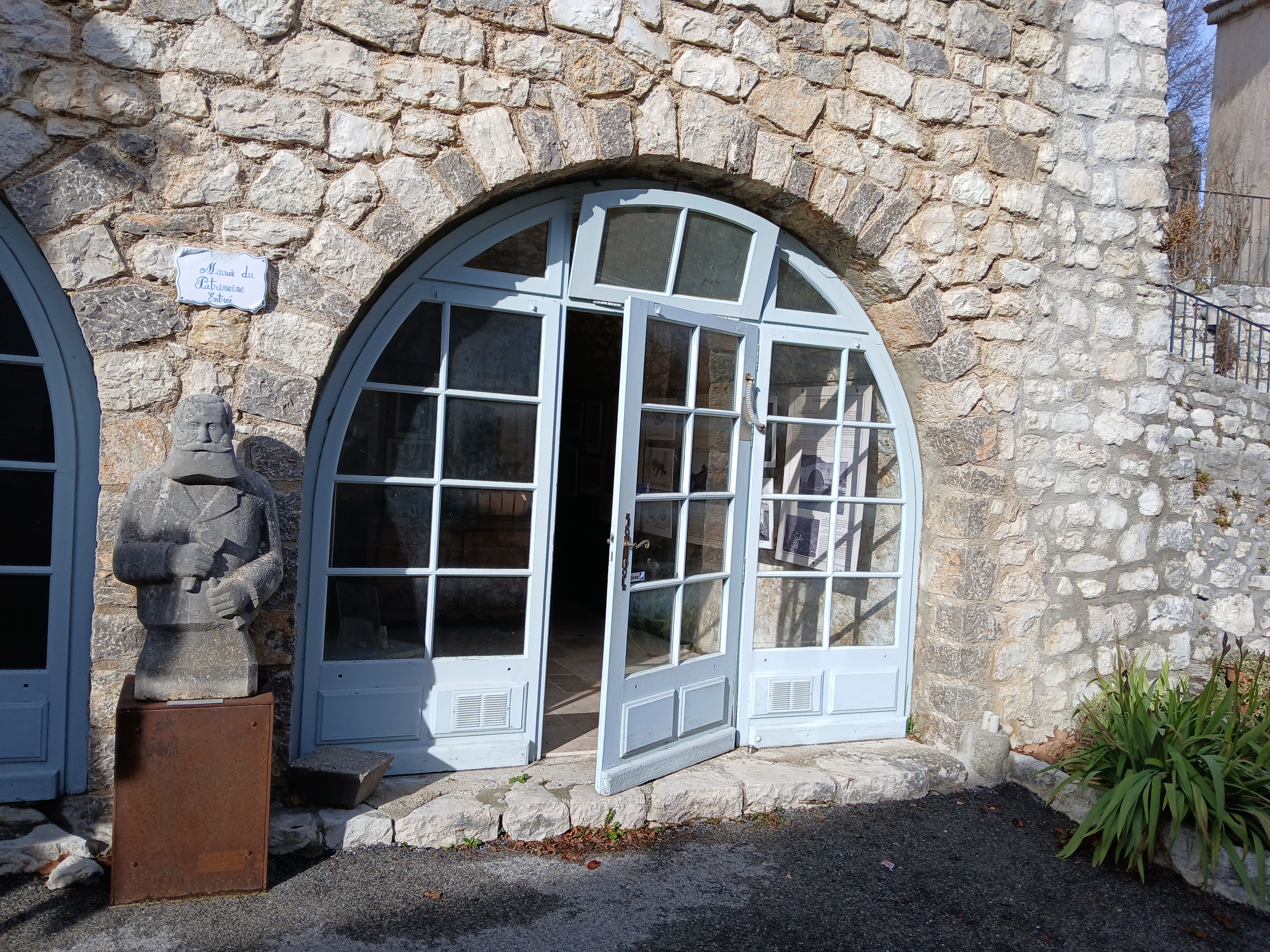 Entrée du musée - Ancienne horloge du village : Mécanisme_Trigance