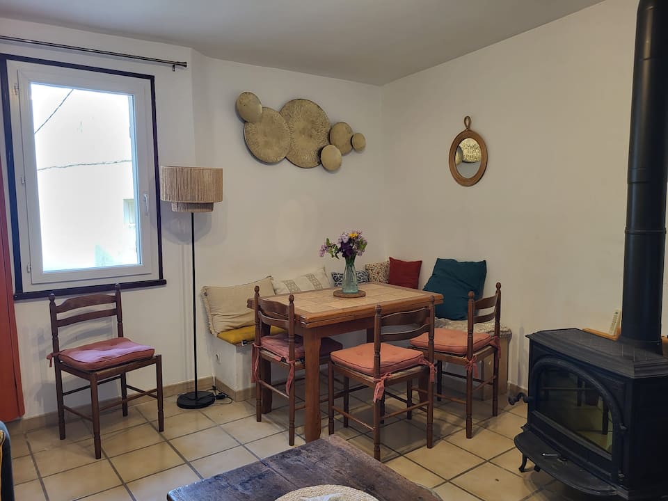 Coin repas - Charmante maison de village provençale